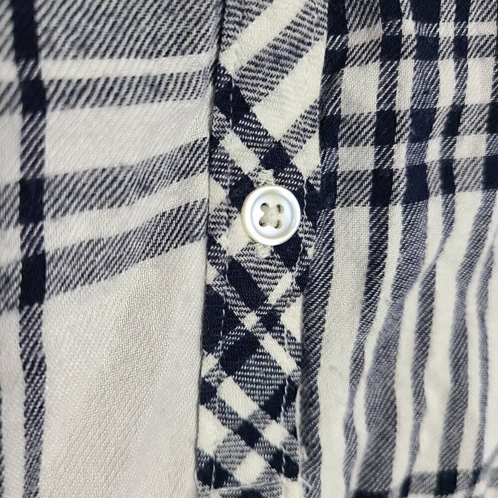 Simply Styled Plaid Top   - Picture 3 of 7